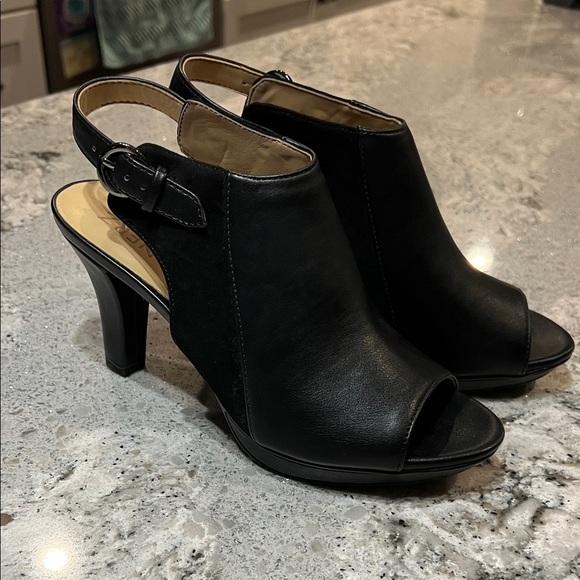 NWOB Naturalizer Elegant Black Leather and Black Suede Women's Slingback Heels - Picture 1 of 8
